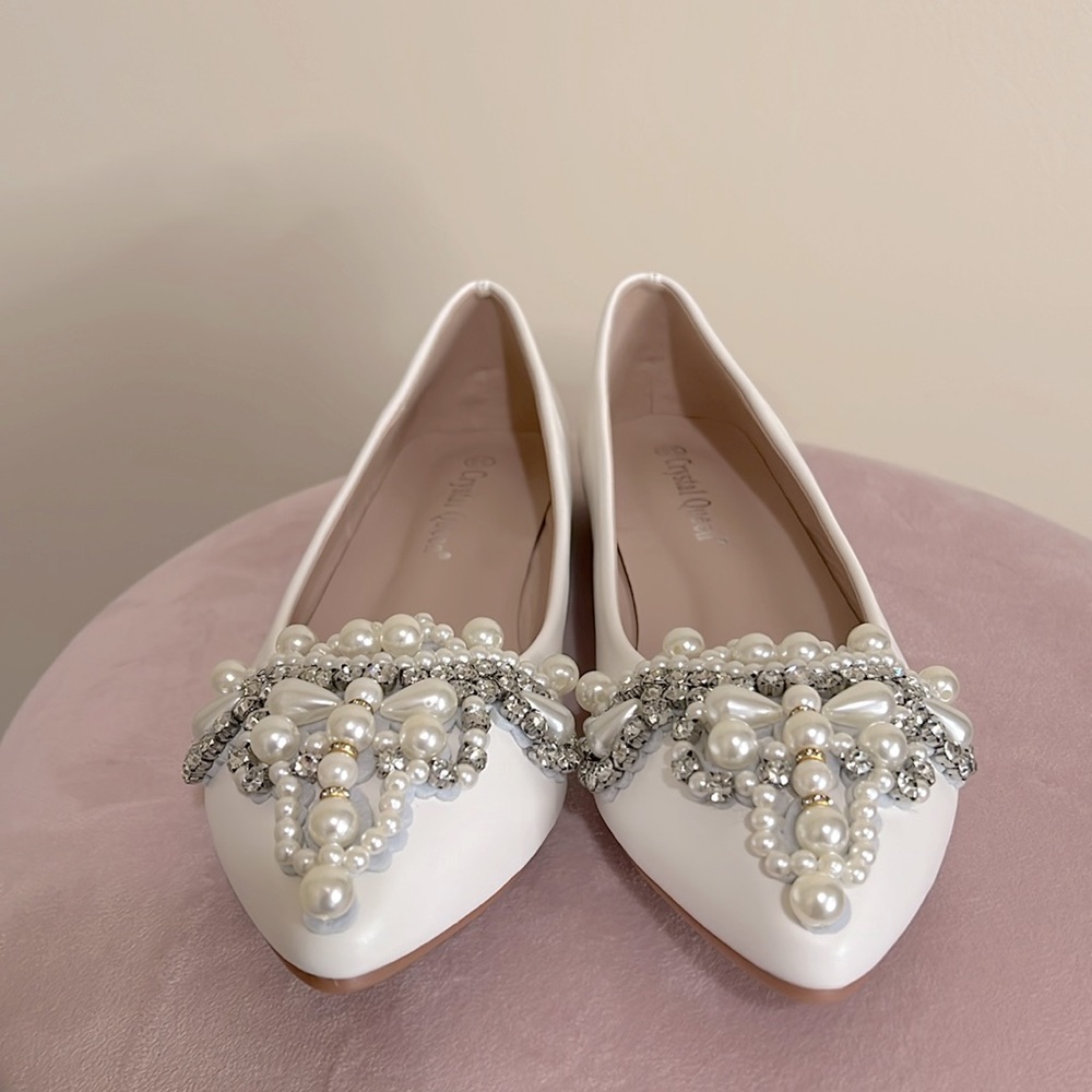 NWOT, White Casual Womens Shoes Pearl Rhinestone Pointed Toe Flat